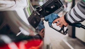 ¿Cómo y cuándo reclamar retrasos en la devolución de las bonificaciones del combustible?