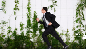 Si un empleado llega tarde al trabajo, ¿la empresa puede descontarle parte del salario?