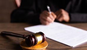 El TS declara nula una cláusula de extinción del contrato por bajo rendimiento.