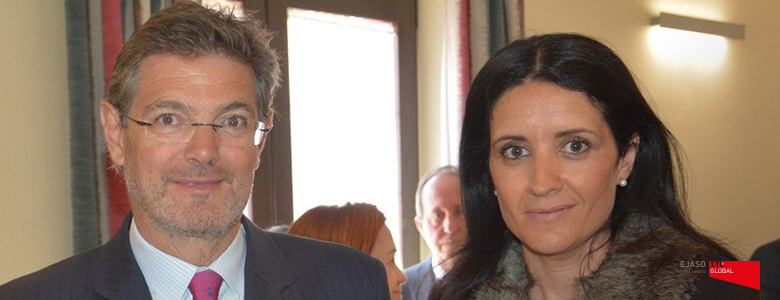 El Ministro de Justicia Rafael Catalá recibe a Elena Ollero, abogada de Ejaso de Sevilla, junto a otros abogados de la ciudad
