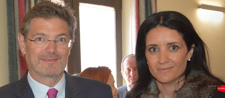 El Ministro de Justicia Rafael Catalá recibe a Elena Ollero, abogada de Ejaso de Sevilla, junto a otros abogados de la ciudad