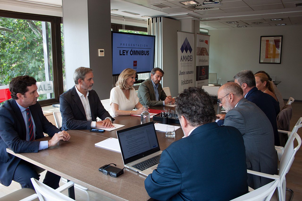Paloma Martín Consejera de Medio Ambiente, Vivienda y Agricultura, acude a las oficinas de Ejaso para comentar la Ley Ómnibus