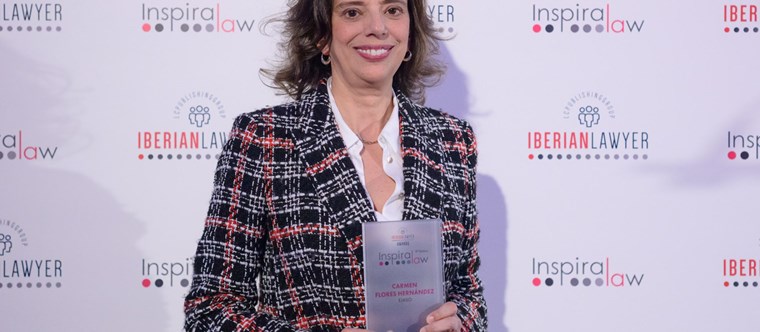 Carmen Flores ha sido reconocida en el Top 50 mujeres más influyentes del sector legal en los premios InspiraLaw 2025