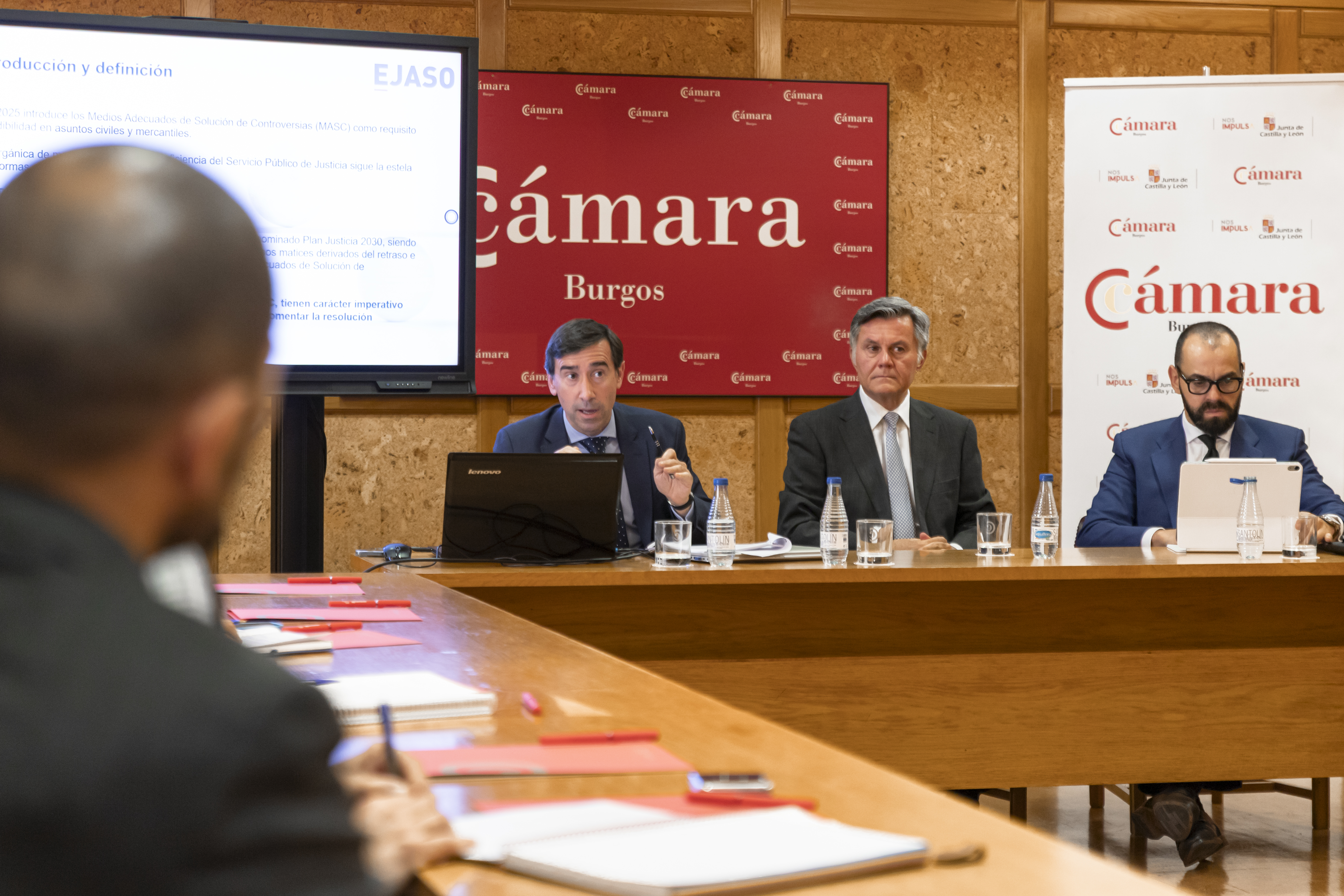 El papel del arbitraje en la contratación e inversión, tanto internacional como nacional